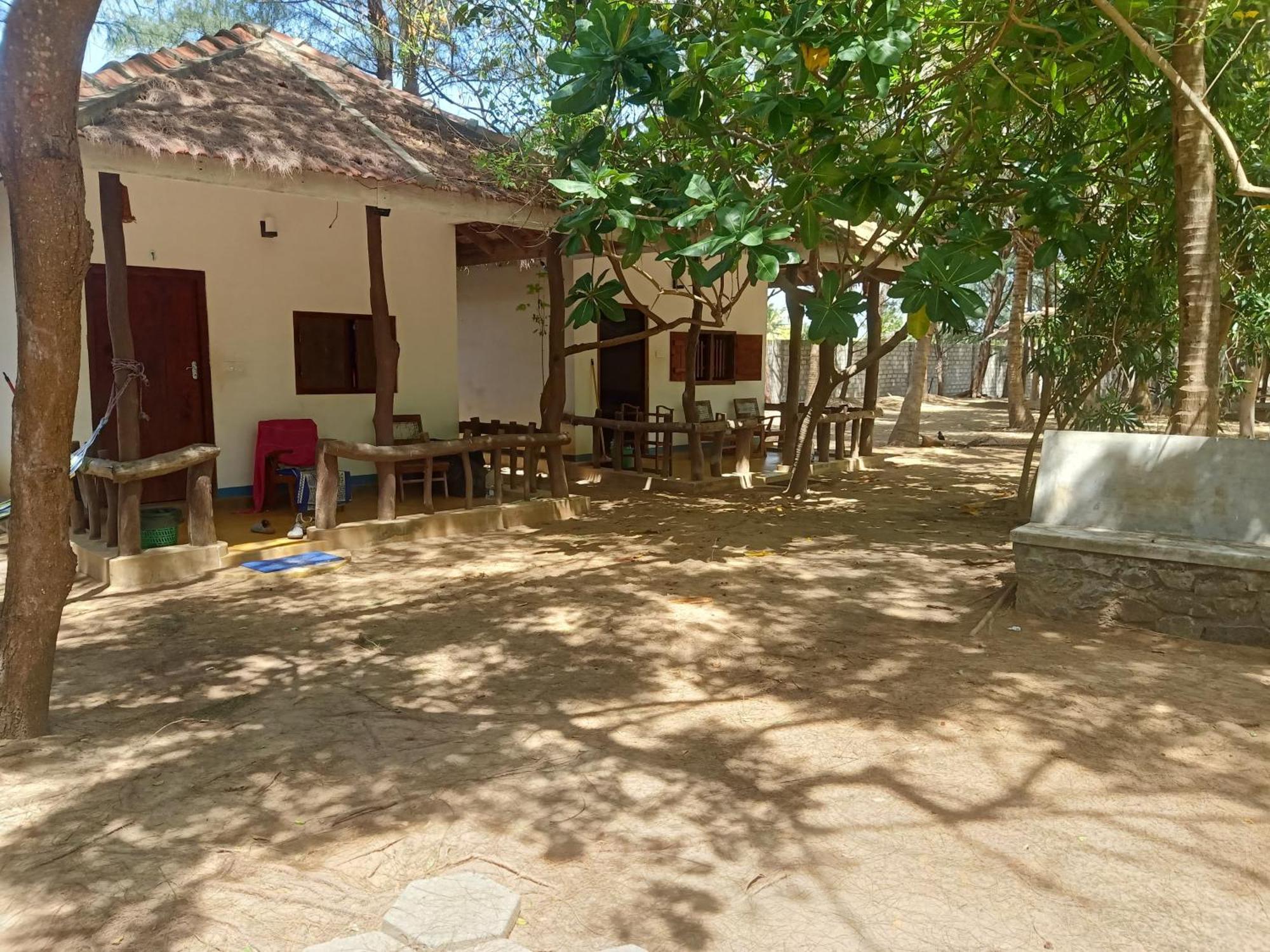 Sand Dune Beach Resort & Surf Camp Аругам Бей Екстериор снимка