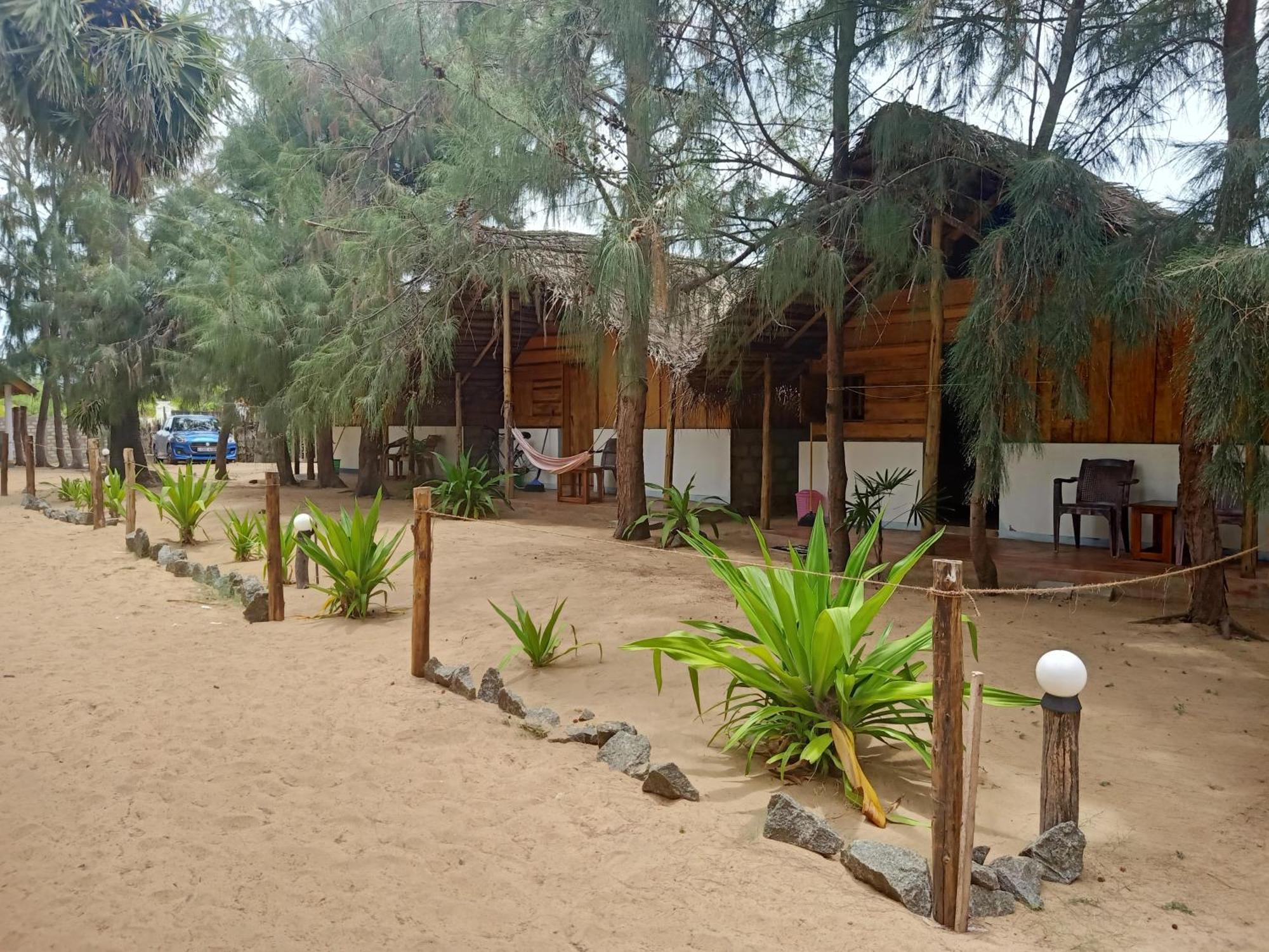Sand Dune Beach Resort & Surf Camp Аругам Бей Екстериор снимка