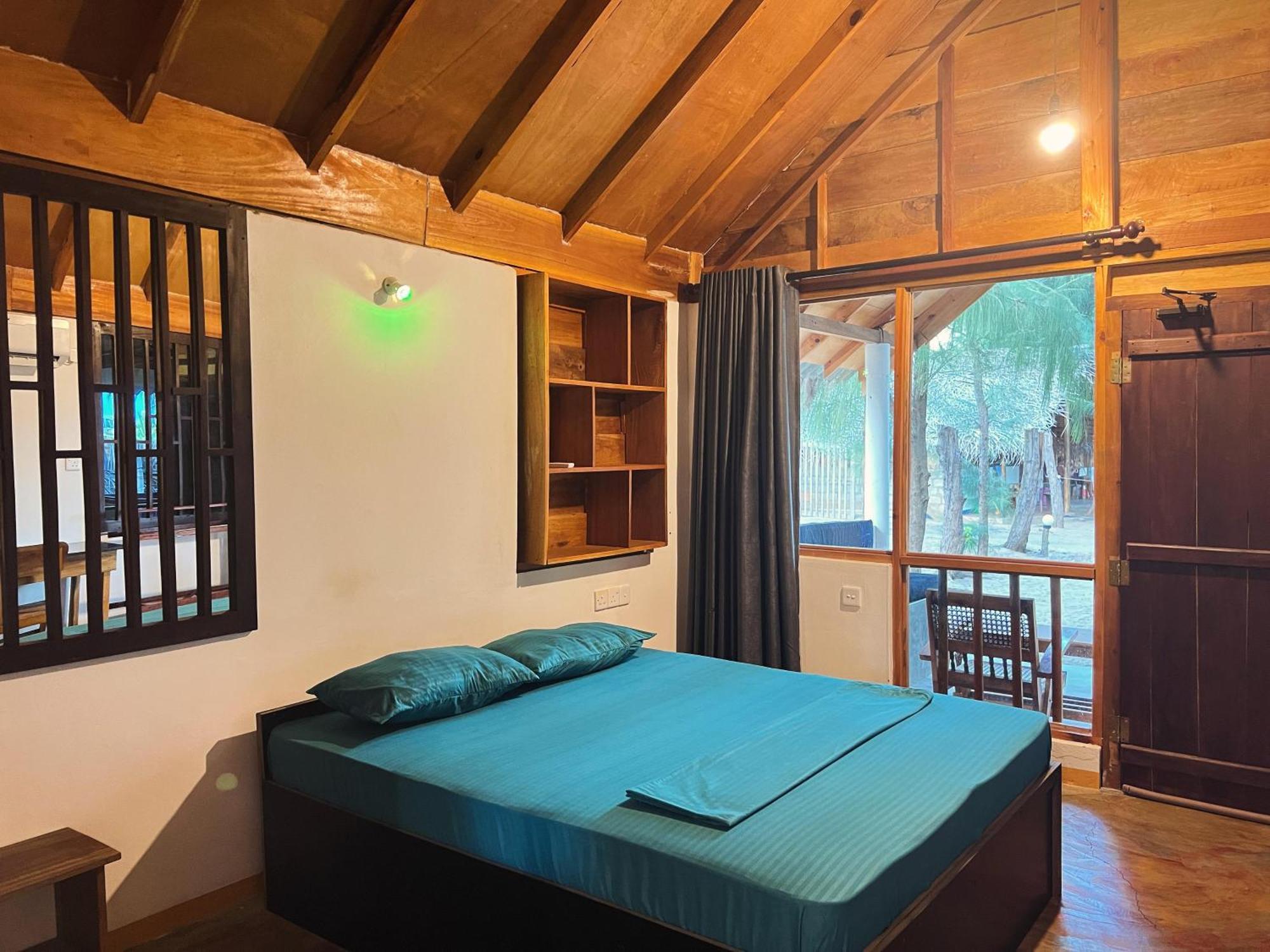 Sand Dune Beach Resort & Surf Camp Аругам Бей Екстериор снимка