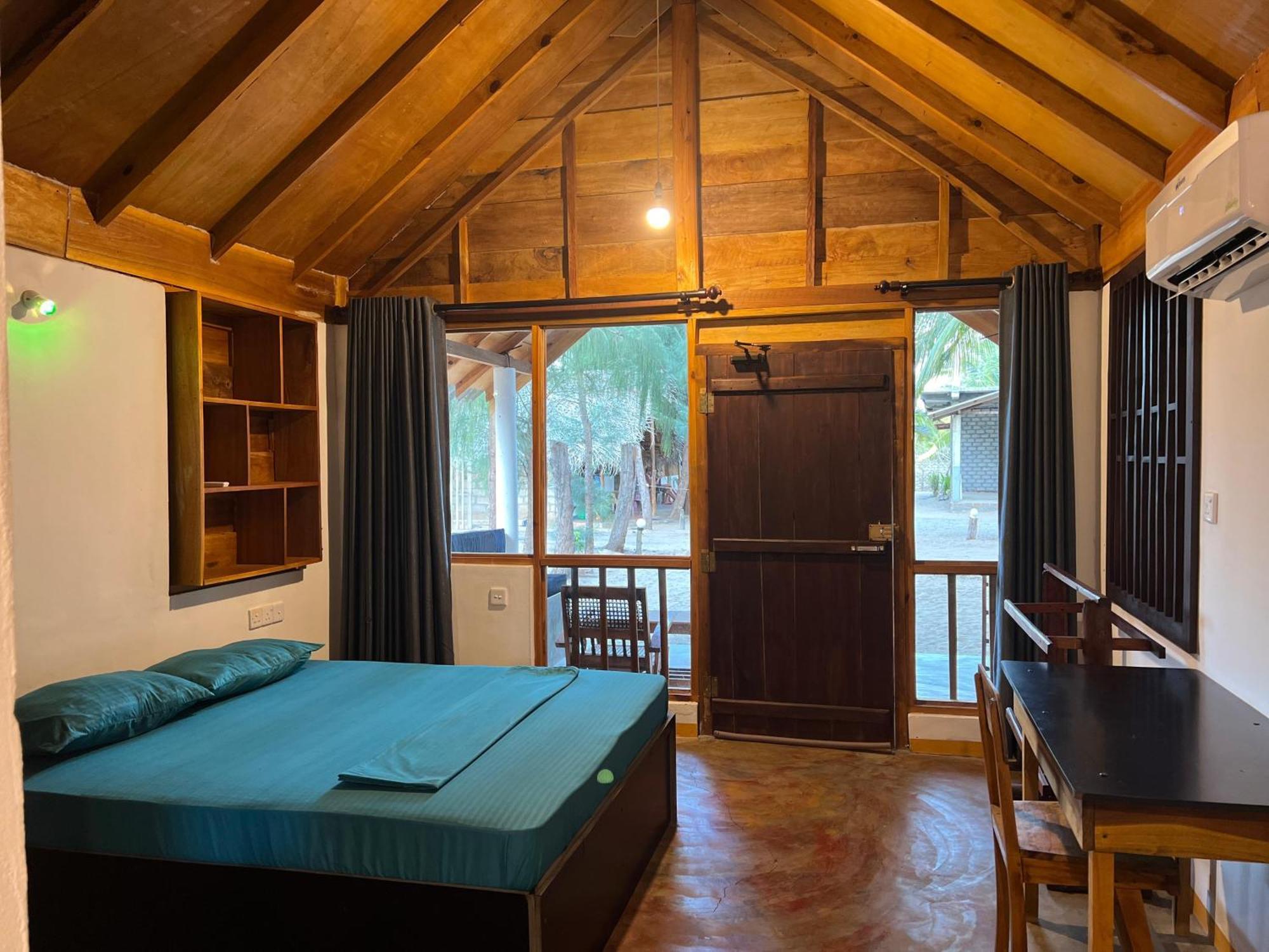 Sand Dune Beach Resort & Surf Camp Аругам Бей Екстериор снимка