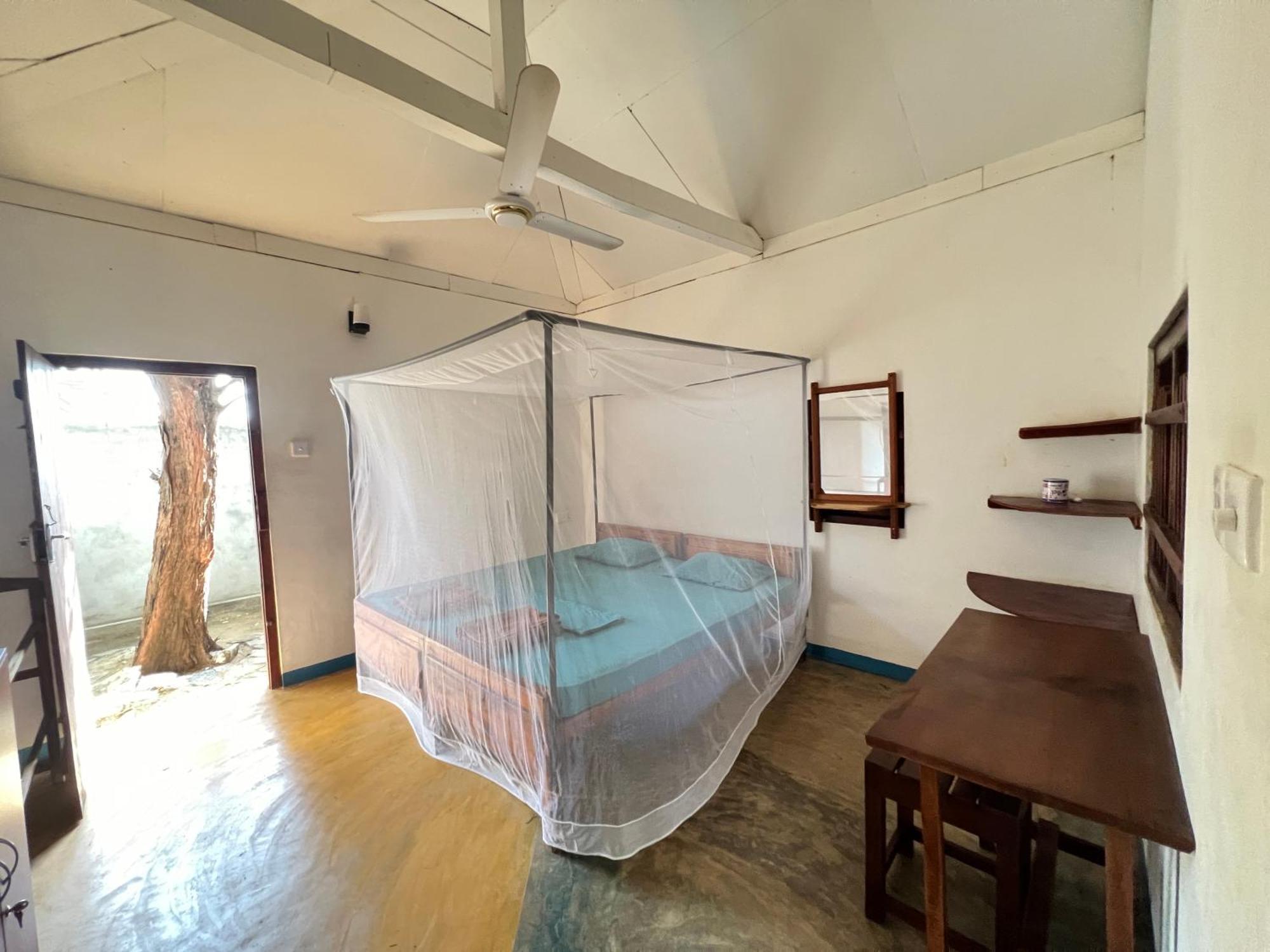 Sand Dune Beach Resort & Surf Camp Аругам Бей Екстериор снимка