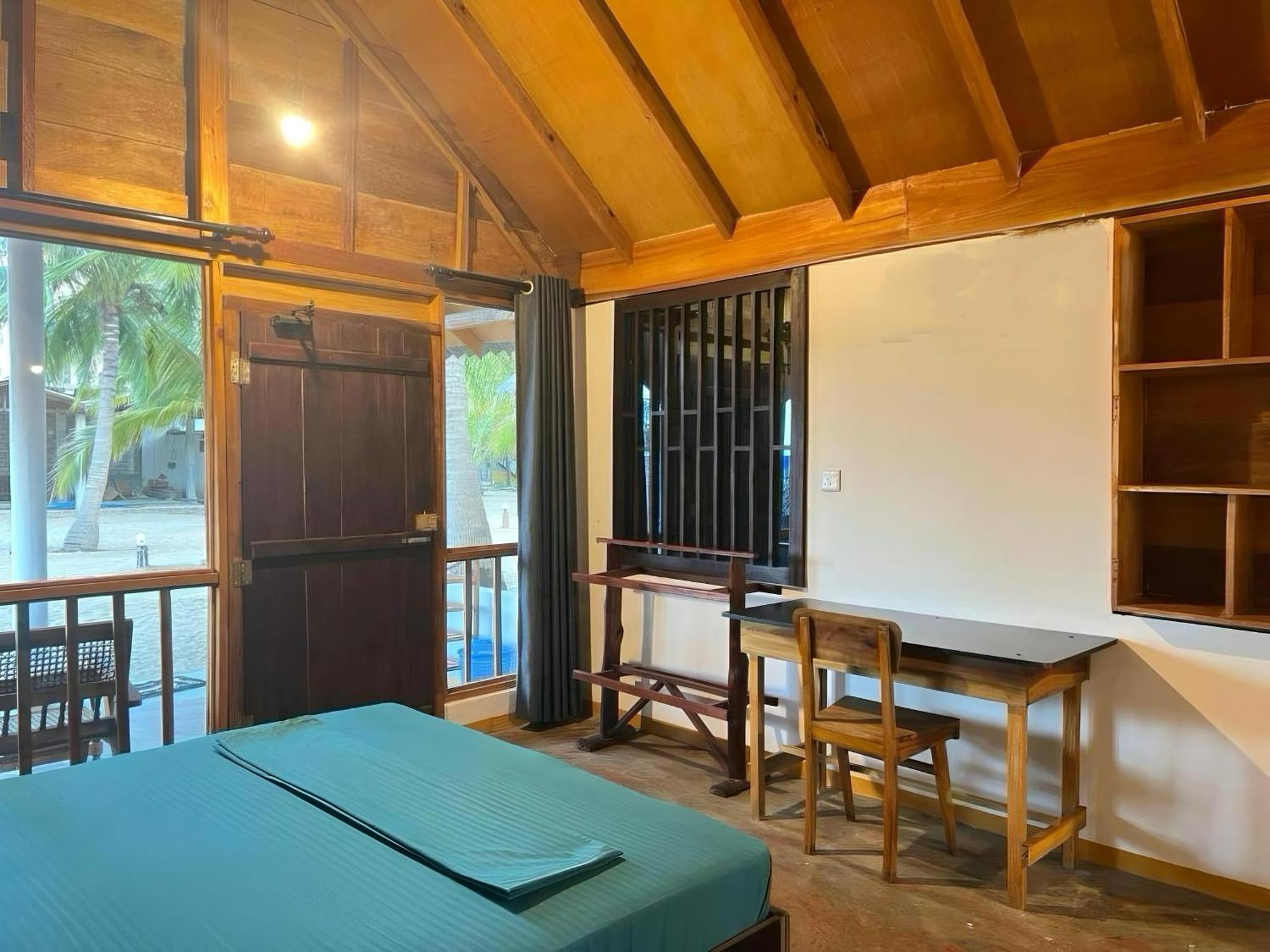 Sand Dune Beach Resort & Surf Camp Аругам Бей Екстериор снимка