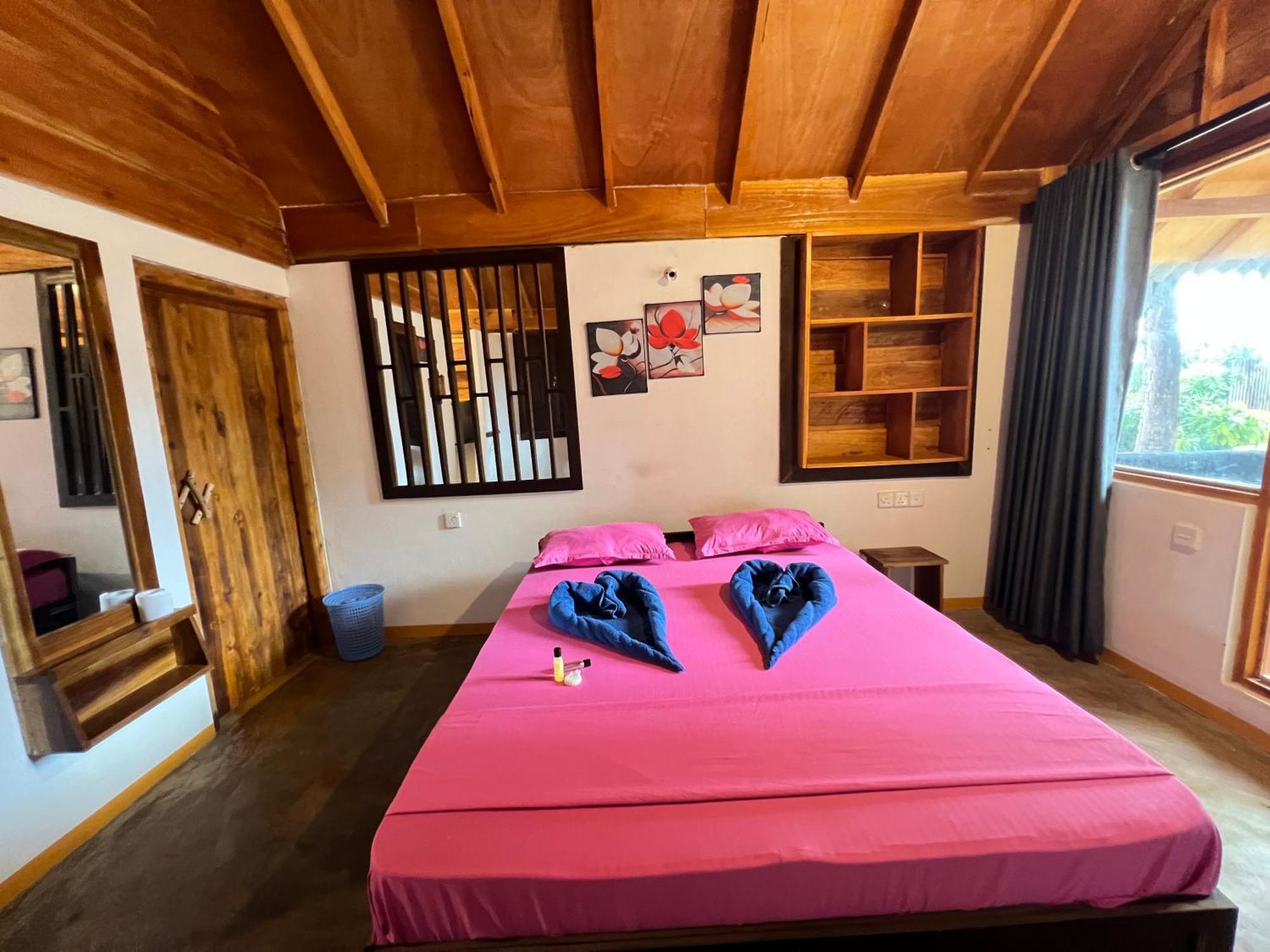 Sand Dune Beach Resort & Surf Camp Аругам Бей Екстериор снимка