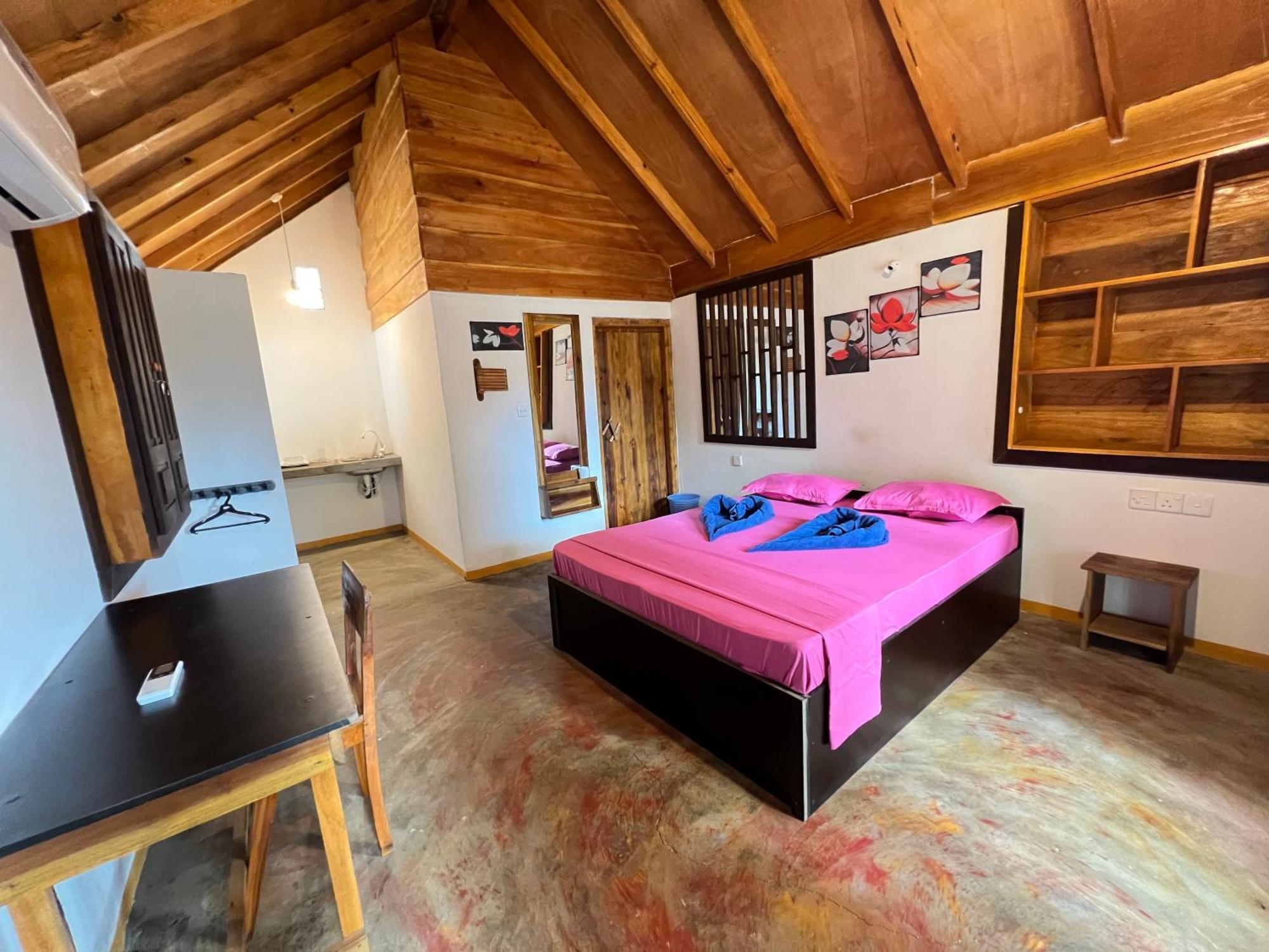 Sand Dune Beach Resort & Surf Camp Аругам Бей Екстериор снимка