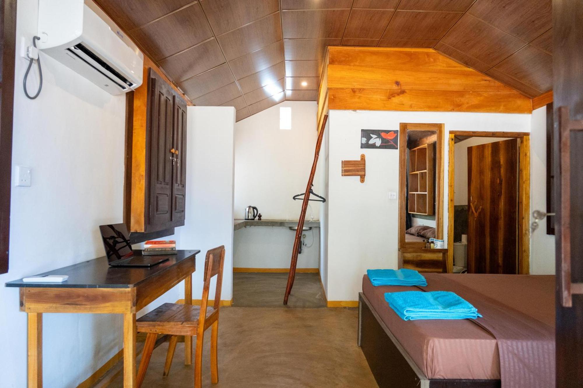 Sand Dune Beach Resort & Surf Camp Аругам Бей Екстериор снимка