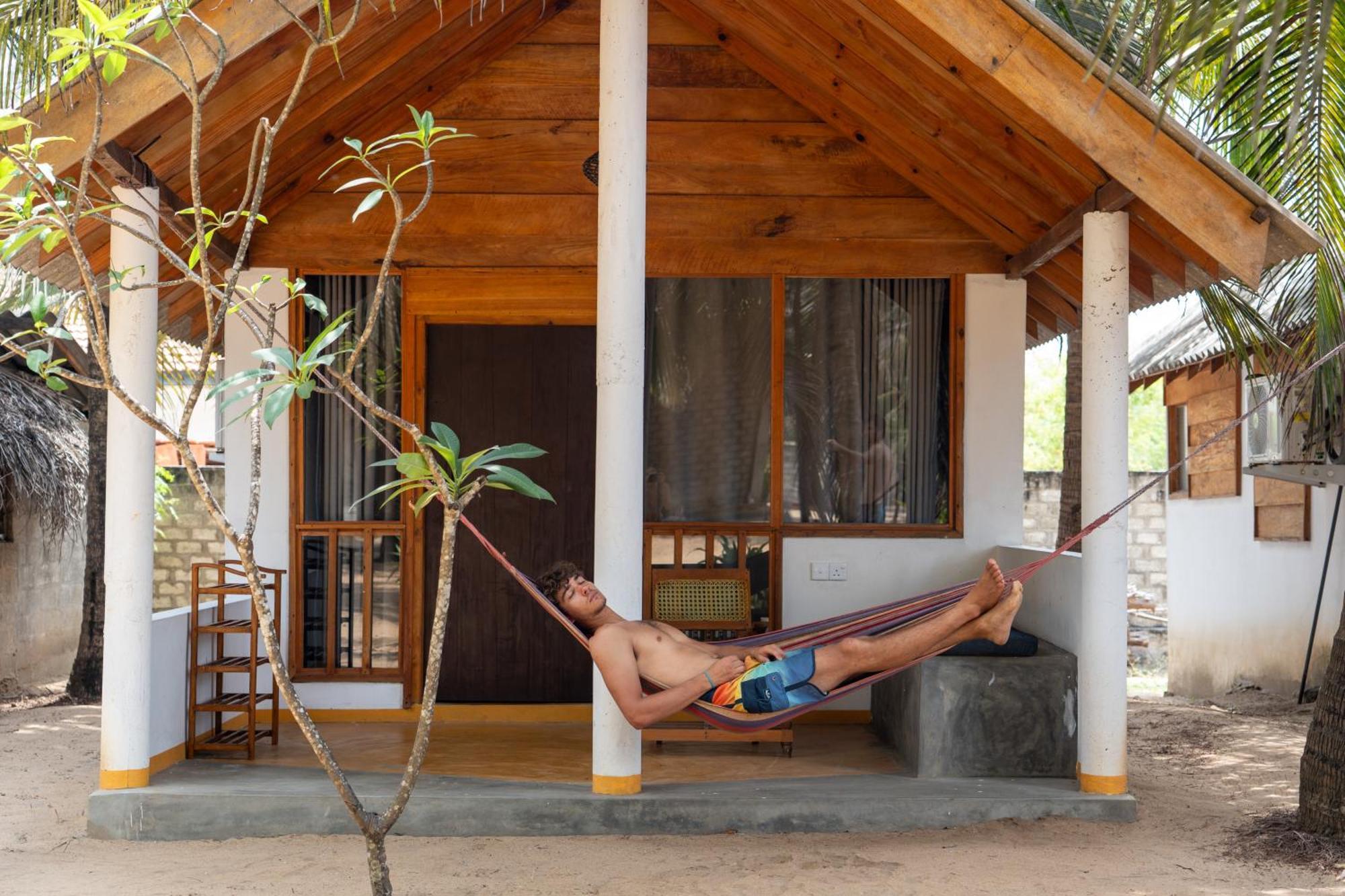 Sand Dune Beach Resort & Surf Camp Аругам Бей Екстериор снимка