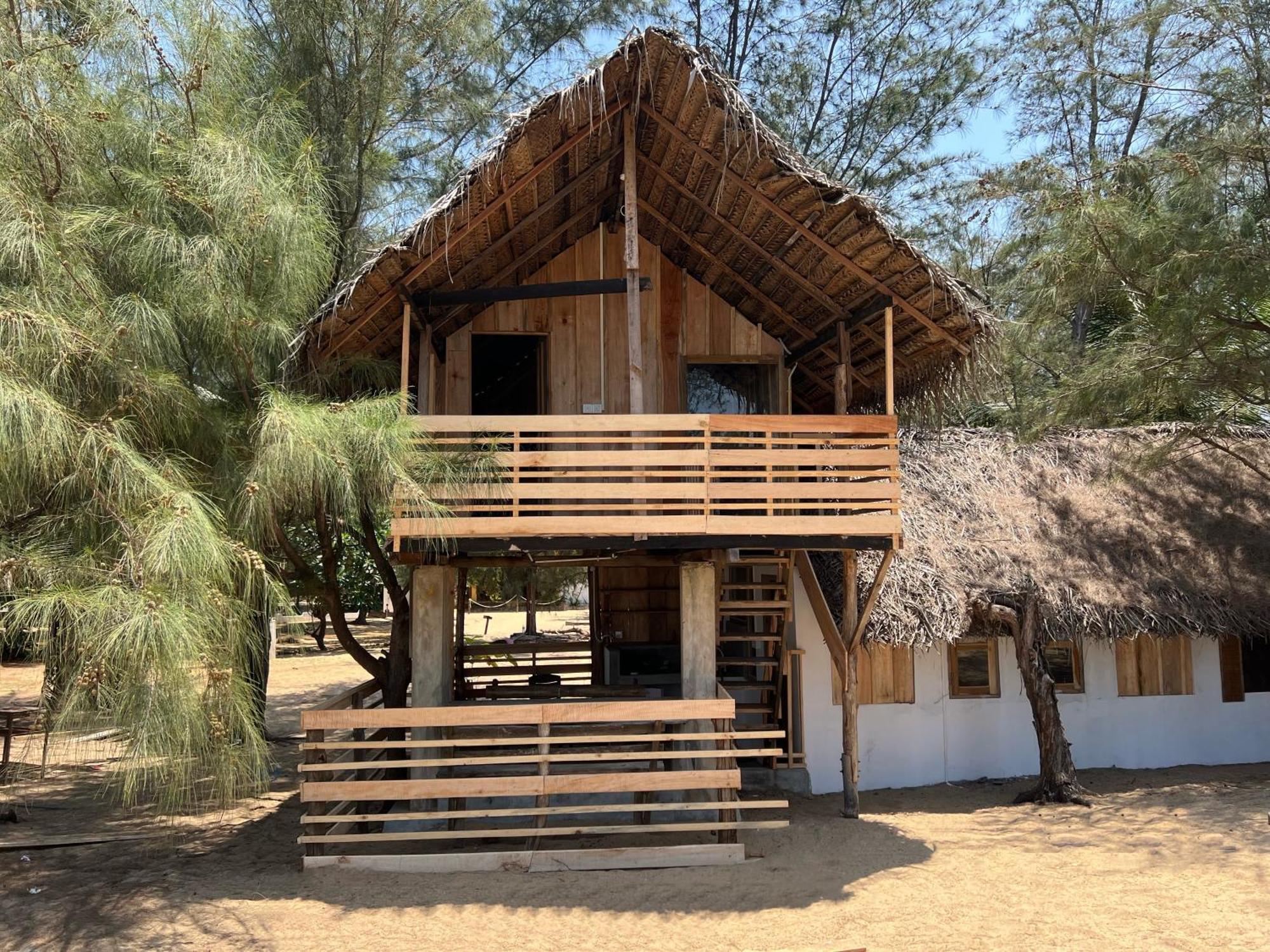 Sand Dune Beach Resort & Surf Camp Аругам Бей Екстериор снимка