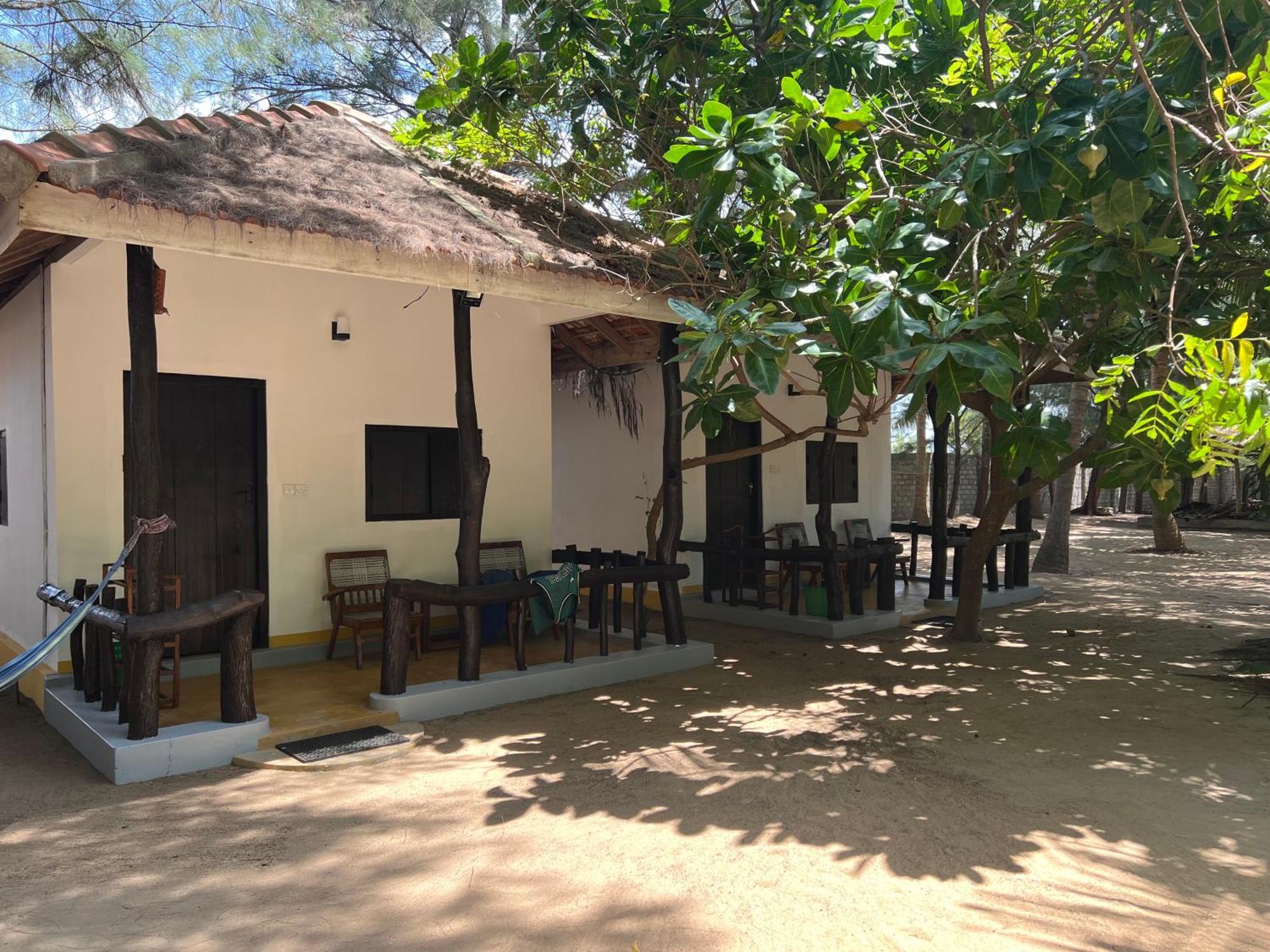 Sand Dune Beach Resort & Surf Camp Аругам Бей Екстериор снимка